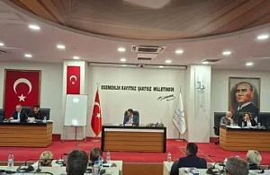 Bayraklı Belediye Meclisi'nde YENİ Parti-CHP Tartışması: ‘Şeref’ Sözleri Salonu Karıştırdı