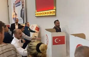 Buca’da YENİ Parti Ön Seçiminde Kavga Çıktı