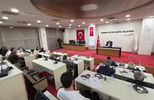 Bayraklı Belediye Meclisi'nde CHP’li Mehmet Toptaş’tan Sert Çıkış: Salonda Tansiyon Yükseldi