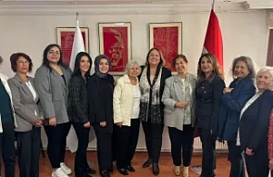 CHP Kadın Kolları Genel Başkanı Ayten Gülsever ve Yöneticiler Cumhuriyet Kadınları Derneği’ne Katıldı