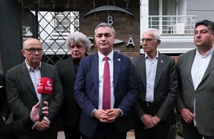 CHP Sözcüsü Müslim Sarı'dan Gözaltındaki Eyüpsultan Belediye Başkanı Özmen'in Ailesine Ziyaret