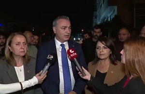 CHP Sözcüsü Müslim Sarı’dan Mersin Adliyesi Önünde Tutuksuz Yargılama Çağrısı
