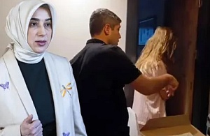 AK Partili Özlem Zengin Açıkladı: Mersin'deki 'Pijamalı' Görüntü Servisine Soruşturma!