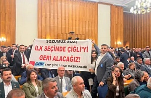 Çiğli CHP’den Grupta Dikkat Çeken Pankart: "İlk Seçimde Çiğli’yi Geri Alacağız!"