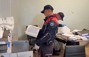 Evrakları Yakarken Suçüstü! Çeşme Belediyesi'ni Sarsan Yolsuzluk ve Rüşvet Operasyonu