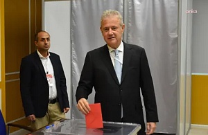 İZTO'da Mahmut Özgener 3'üncü Kez Başkan Seçildi: Geçerli Oyların Tamamını Aldı