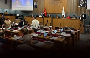 İzmir Büyükşehir'de Başkan Vekilliği Yarışı: YENİ Parti Ve CHP'nin Adayları Belli Oldu!