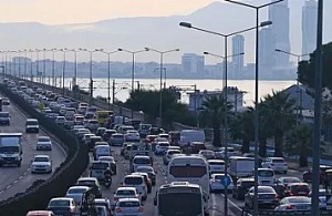 İzmir’de Araç Sayısı 2 Milyonu Aşarak Rekor Kırdı: Eylülde Zirvede Renault, İkinci Sırada Togg Var!
