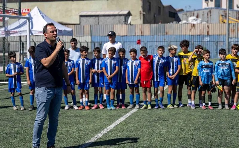 Bornova’da 2 Bin Sporcuya Hizmet Verecek Saha Yeniden Açıldı