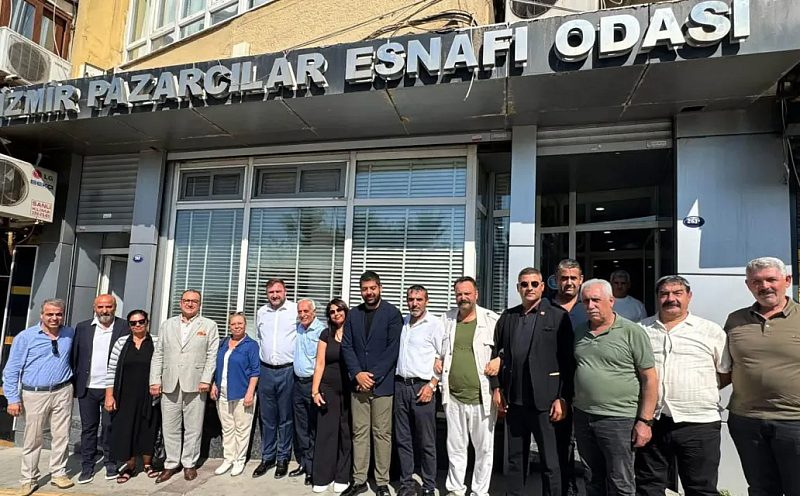 CHP İzmir İl Başkanlığı'ndan Karabağlar'da Esnaf Çıkarması: Pazarcıların Sorunları Masaya Yatırıldı