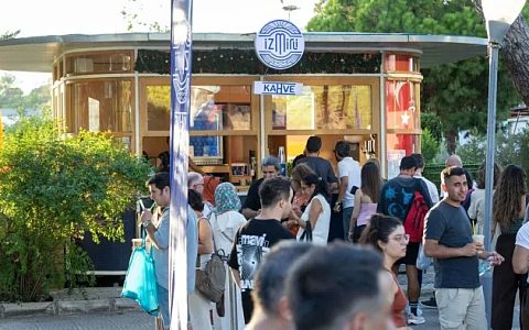 95. İzmir Enternasyonal Fuarı Sürüyor: İzmirli Kahve ve İZMAR’a Yoğun İlgi!