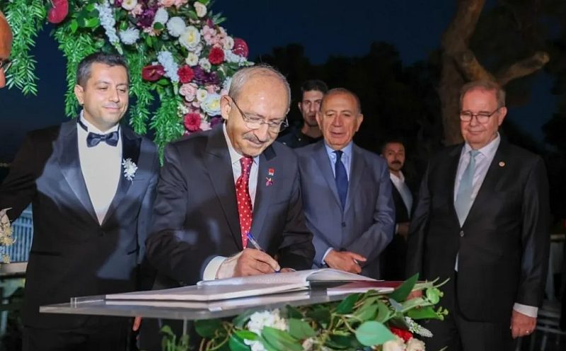 CHP YDK Üyesi Yiğit Acar ve Tuğçe Doğan’ın Mutlu Günü: Kemal Kılıçdaroğlu ve Gürsel Tekin Nikâh Şahitliği Yaptı