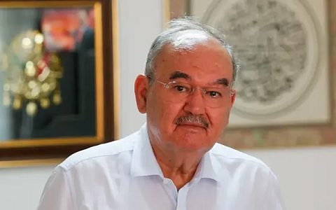 Burhan Özfatura Hayatını Kaybetti: İzmir Eski Büyükşehir Belediye Başkanı Vefat Etti