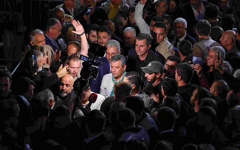Gazeteci Levent Gültekin: Özgür Bey O Koltuğun Adamı Değil