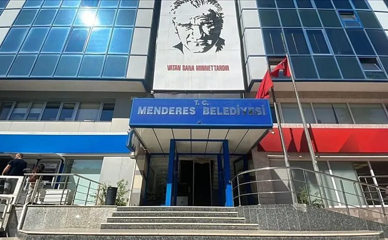Menderes Belediyesi’ndeki Skandalın Anatomisi: Masaya Poşet Poşet Gelmiş, Kuyumcuda Sarı Liraya Dönmüş!