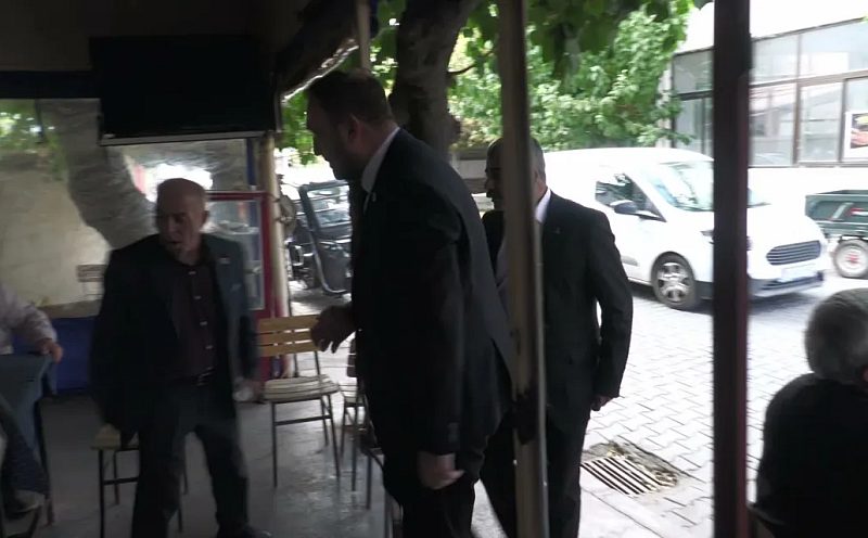 CHP İzmir İl Başkanı Gümrükçü Menemen'de Üreticilerle Buluştu: "Üzüm Fiyatı En Az 150 Lira Olmalı"