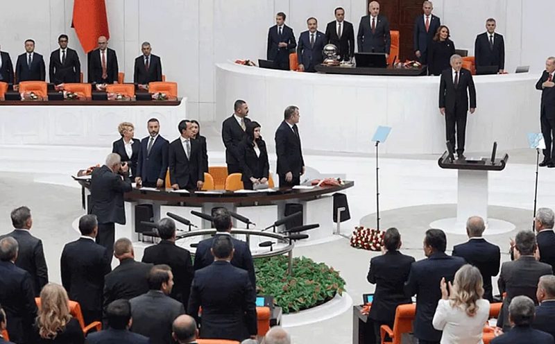 CHP Grubu'ndan TBMM'de Erdoğan Kararı: Genel Kurul Salonunda Ayağa Kalkmayacaklar