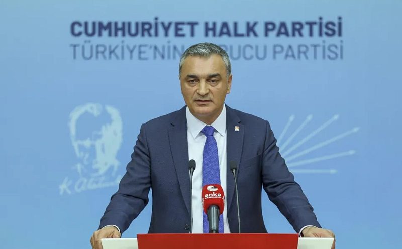CHP Sözcüsü Müslim Sarı Mersin'den Seslendi: "Belediye Başkanlarımızın Tutuksuz Yargılanmasını Talep Ediyoruz"