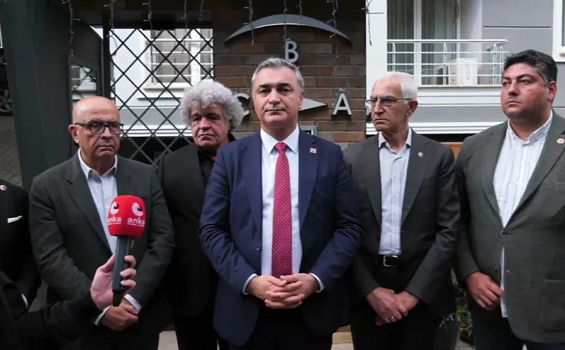 CHP Sözcüsü Müslim Sarı'dan Gözaltındaki Eyüpsultan Belediye Başkanı Özmen'in Ailesine Ziyaret