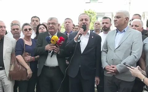 CHP Heyeti Mersin Adliyesi Nöbetinde: “Belediye Başkanlarımızın Hiçbir Suçu Yok!”