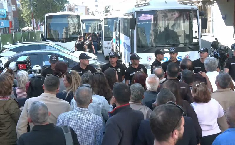 Bayraklı Belediyesi Soruşturmasında Gözaltına Alınanlar Sağlık Kontrolüne Götürüldü