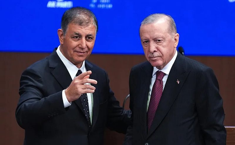 Rozeti Takılan Cemil Tugay'dan Açıklama: "Ben Çok Huzurluyum, İnanın İzmir Bir Anda Rahatlayacak!"