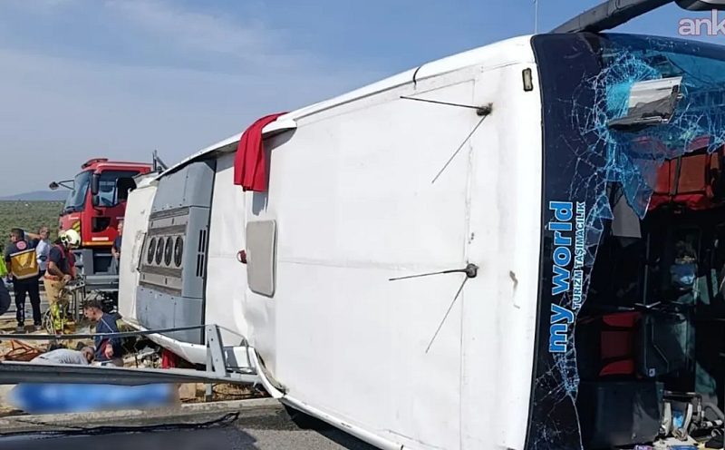 Manisa'da Feci Trafik Kazası: Tur Otobüsü Çekiciyle Çarpıştı, 11 Ölü, 27 Yaralı!