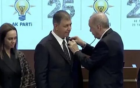 Cemil Tugay AK Parti'ye Geçişinin Perde Arkasını Anlattı: "İZBETON Borç Batağındaydı, Erdoğan'ın Kişiliğinden Etkilendim!"