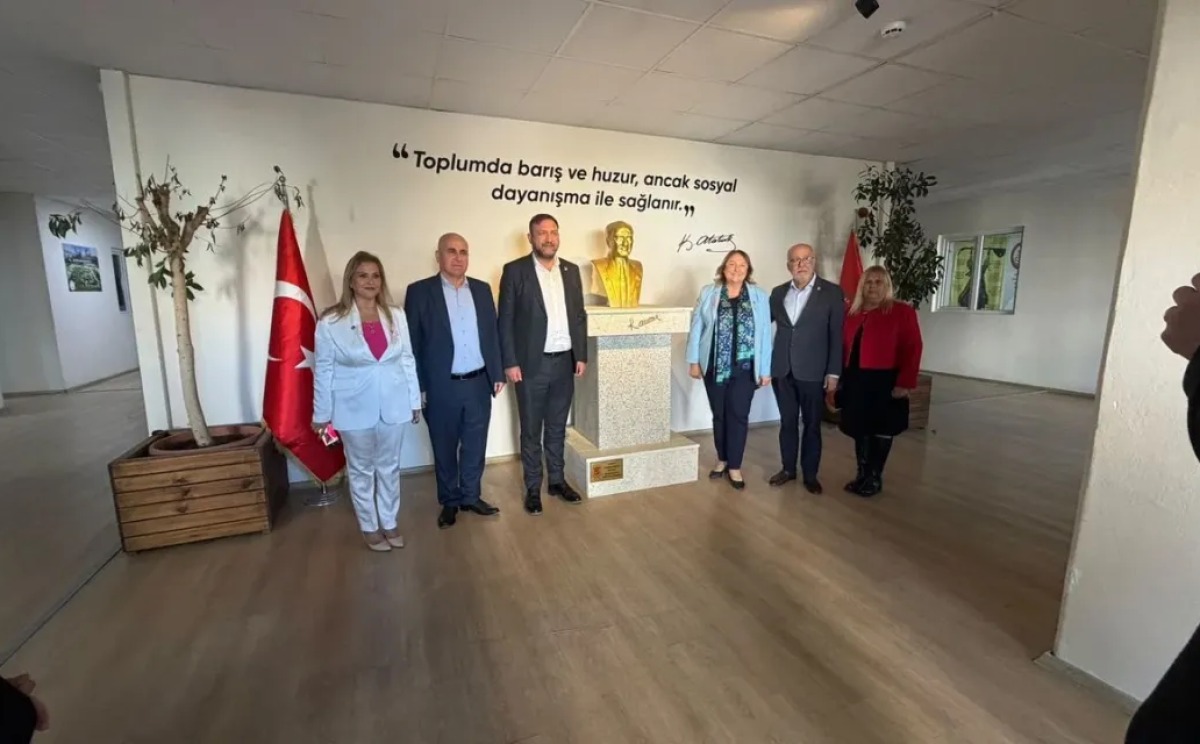 CHP İzmir İl Kadın Kolları Ve Karşıyaka Kadın Kollarından Karşıyaka'da Meme Kanseri Farkındalık Paneli