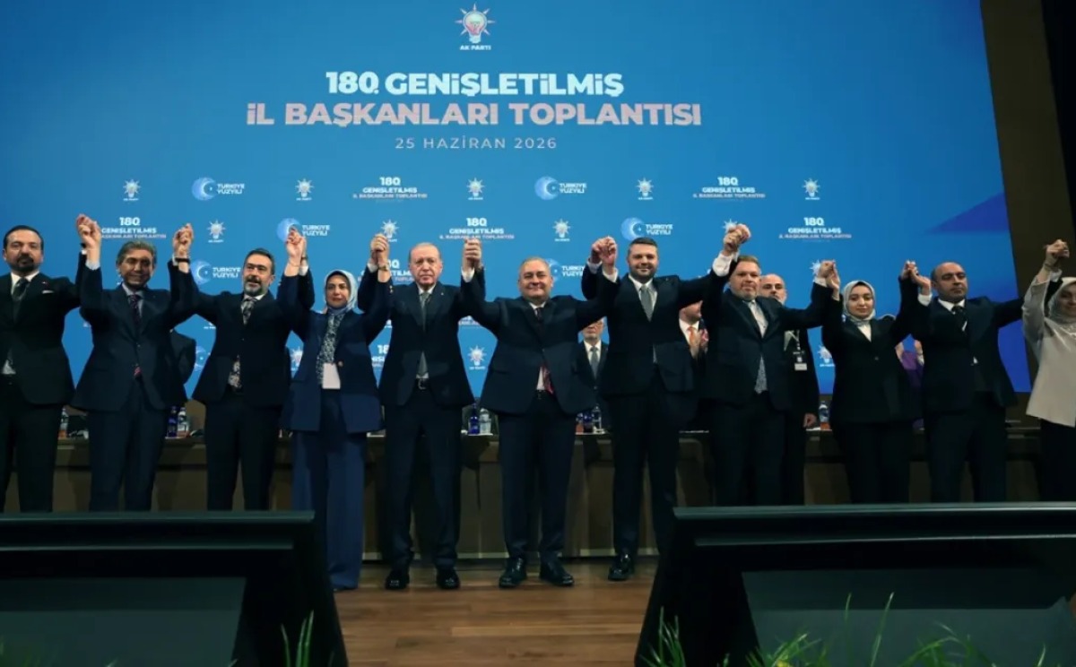 Gazeteci Sinan Burhan'dan Çarpıcı İddia: “İzmir ve Ankara’da 6 Belediye Başkanı AK Parti’ye Katılacak!”