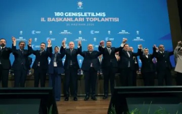 Gazeteci Sinan Burhan'dan Çarpıcı İddia: “İzmir ve Ankara’da 6 Belediye Başkanı AK Parti’ye Katılacak!”