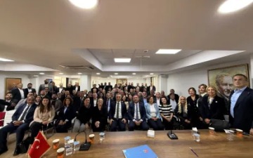 CHP İzmir'de Kritik Zirve: Belediye Meclis Üyeleri İl Başkanlığında Bir Araya Geldi!