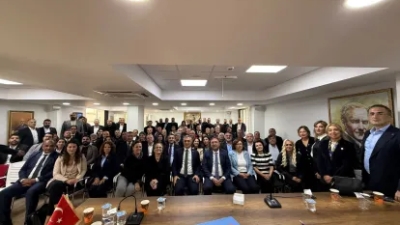 CHP İzmir'de Kritik Zirve: Belediye Meclis Üyeleri İl Başkanlığında Bir Araya Geldi!