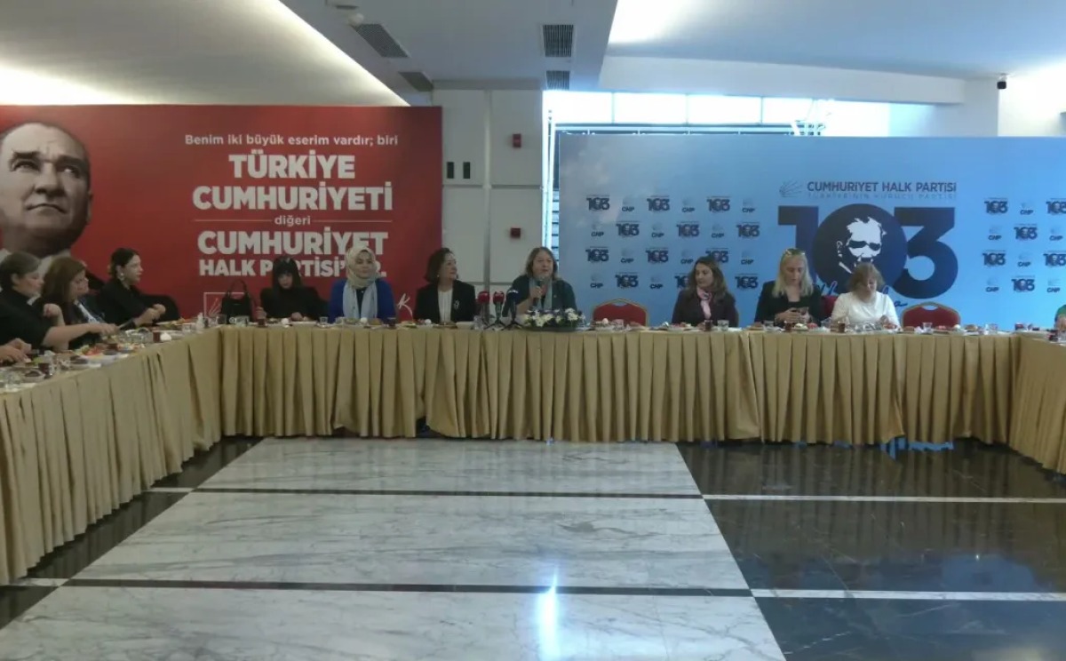 CHP Kadın Kolları Muhtarlar Haftası'nda Kadın Muhtarları Ağırladı: "Siz Demokrasinin İlk Kurucularısınız"