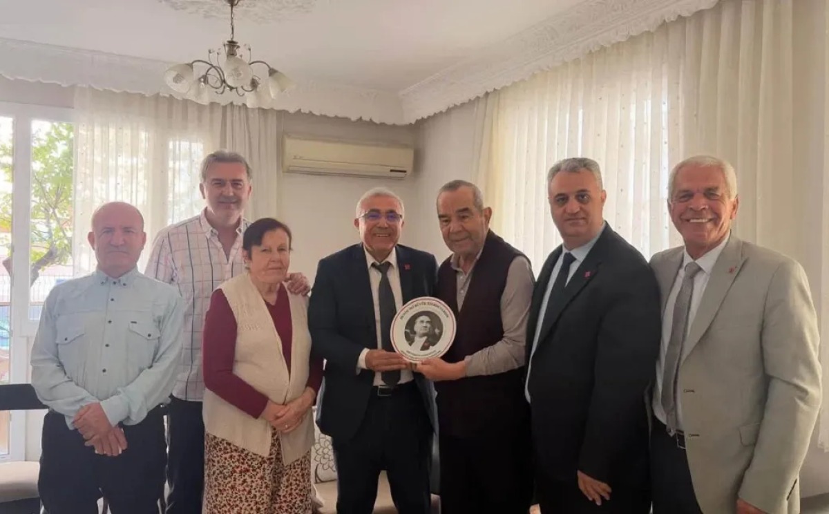 CHP’li Yüksel Demirsoy’dan Partinin Çınarına Vefa Ziyareti: "Altı Ok’un İzinde Mücadelemizi Sürdüreceğiz"