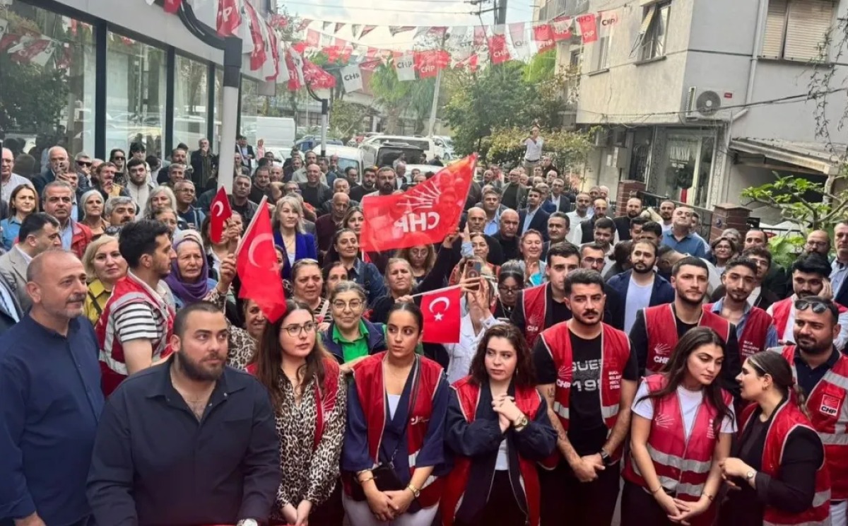 İzmir’den Türkiye’ye Tarihi Mesaj: "Reklamlar Bitti, Senaryo Tutmadı; Şimdi Yeniden CHP Zamanı!"