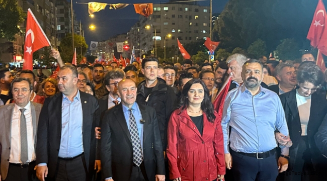 CHP'den 'iktidara yürüyoruz' sloganıyla fener alayı