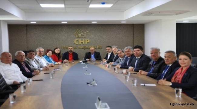 CHP İzmir'de büyük bir mitingin ardından parti başkanları arasında bir zirve