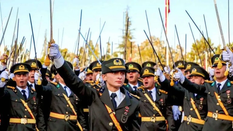 TSK Teğmen İhracı: "Mustafa Kemal'in Askerleriyiz" Sloganı mı, Disiplinsizlik mi? 
