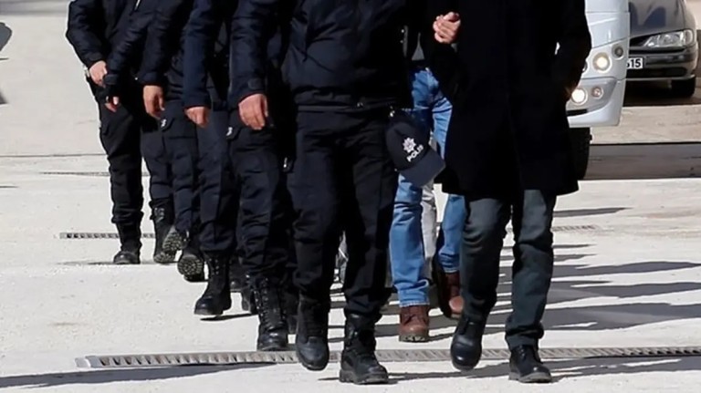 İzmir'de FETÖ Askeri Yapılanma Operasyonu: Tutuklama Gerekçeleri Neler? 