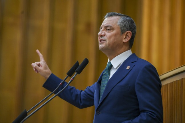 CHP Hatay'da Neden Kaybetti? Özel'den Özeleştiri ve Özür Açıklaması   