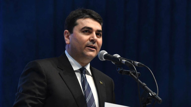 Demokrat Parti'nin 2028 Adayı Uysal'dan Sürpriz Hamle: Seçim Startı Verildi!