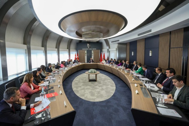 CHP'de Ön Seçim Takvimi Netleşti: Aday Kriterleri Neler, Kurultay İddiaları?