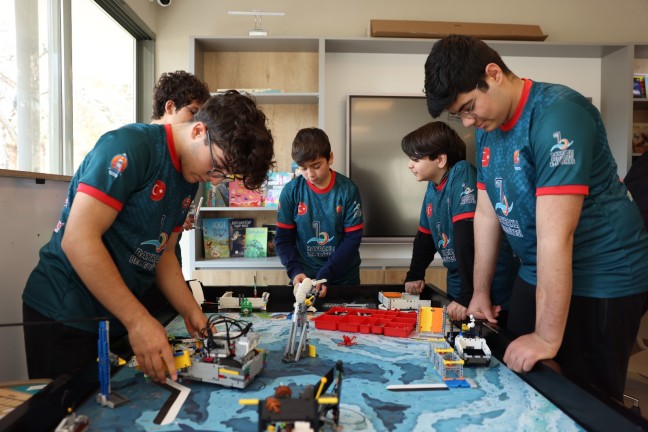 Bayraklı'nın Robotik Gururu: Rangers Lego'da!