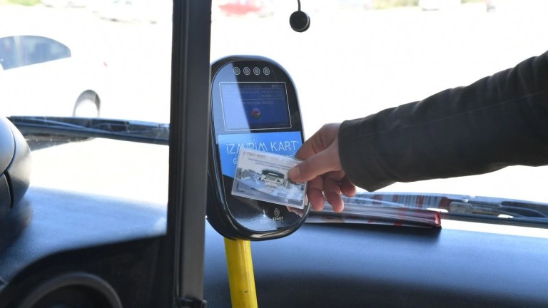 İzmir Öğrenci Ulaşımında Yeni Dönem: Abonman İzmirim Kart'a Nasıl Yüklenir?