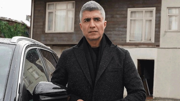 Özcan Deniz'e Ne Oldu? Kızıl Goncalar Setinde Kalp Spazmı mı Geçirdi?