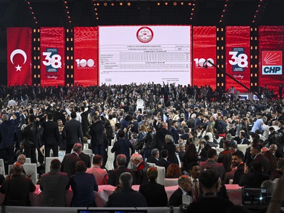 Lütfü Savaş'ın CHP Kurultayı İptal Girişimi Neden Reddedildi? 