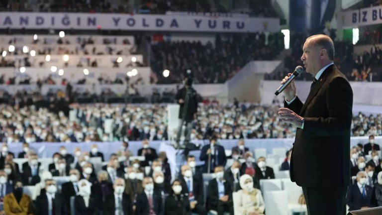AKP Kongresi ve Erken Seçim İddiaları: Ankara'da Neler Bekleniyor?
