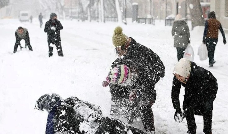 İstanbul'da 20 Şubat'ta Okullar Tatil mi? Kar Tatili Kararı ve Detayları 