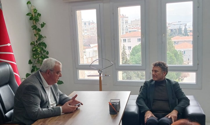 CHP İzmir'de Rüşvet Krizi mi? Vekilin Suçlamaları Ortamı Nasıl Gerdi?